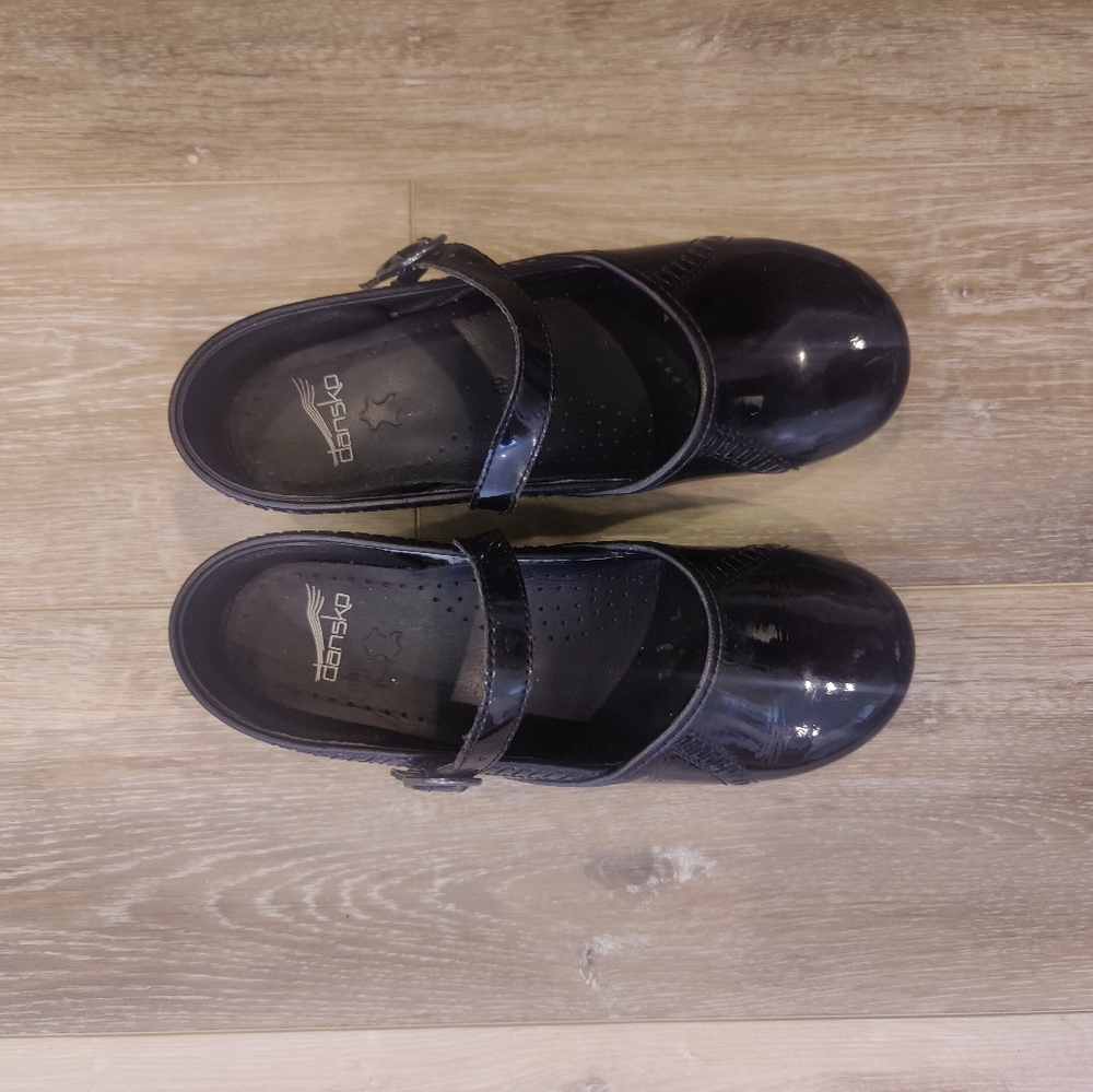 Dansko, patent leather, Mary Jane size 40 (9.5)